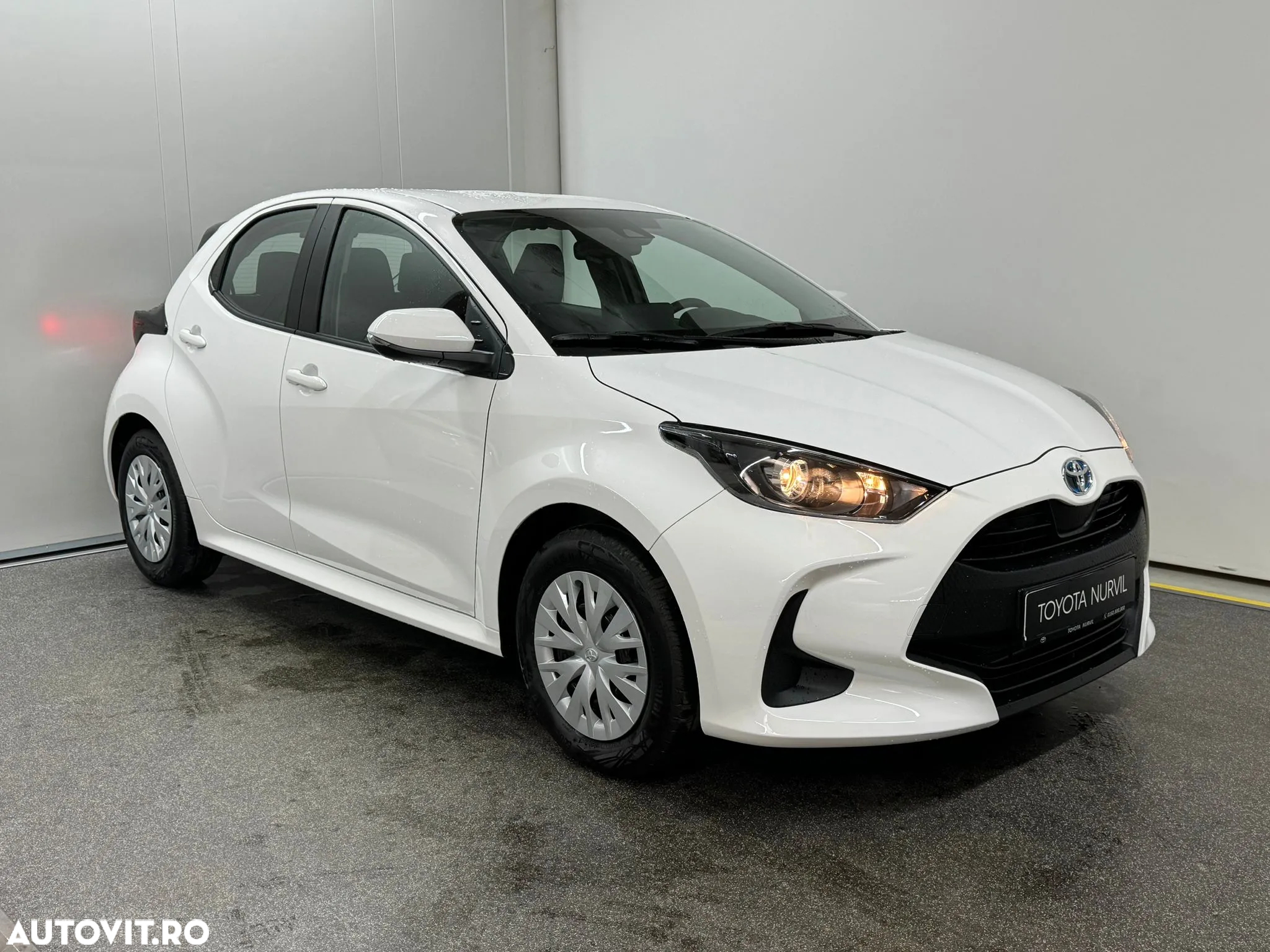 Toyota Yaris 1.5 VVT-i HSD Eco - 2