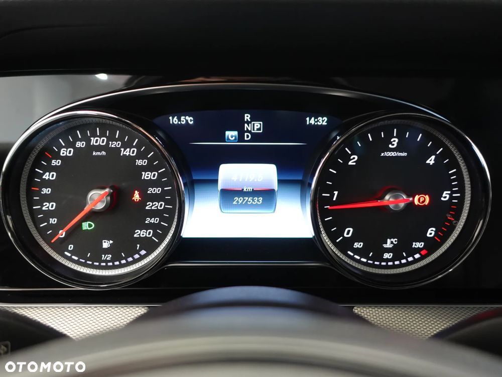 Mercedes-Benz Klasa E 220 d T 9G-TRONIC - 36