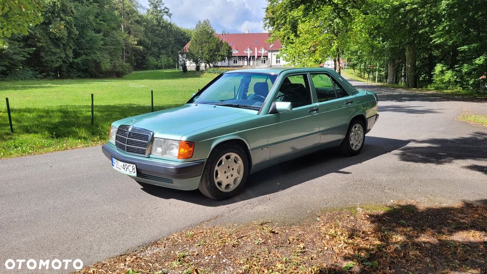 Mercedes-Benz W201 (190) - 1