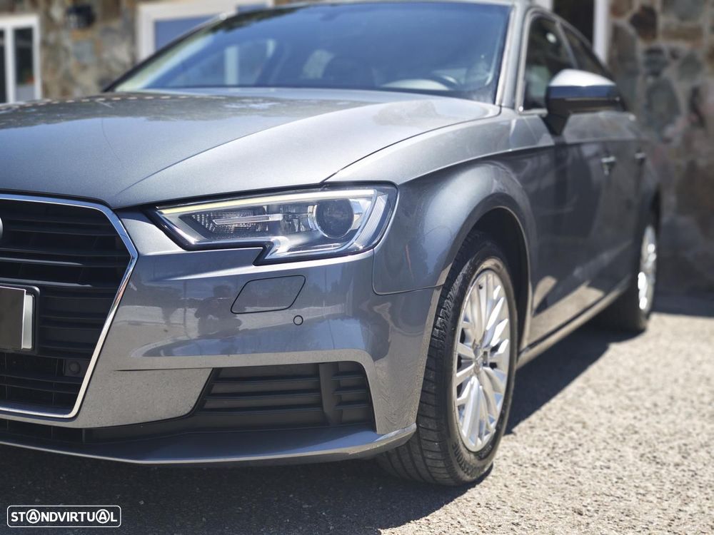 Audi A3 Sportback 1.6 TDI Design - 12