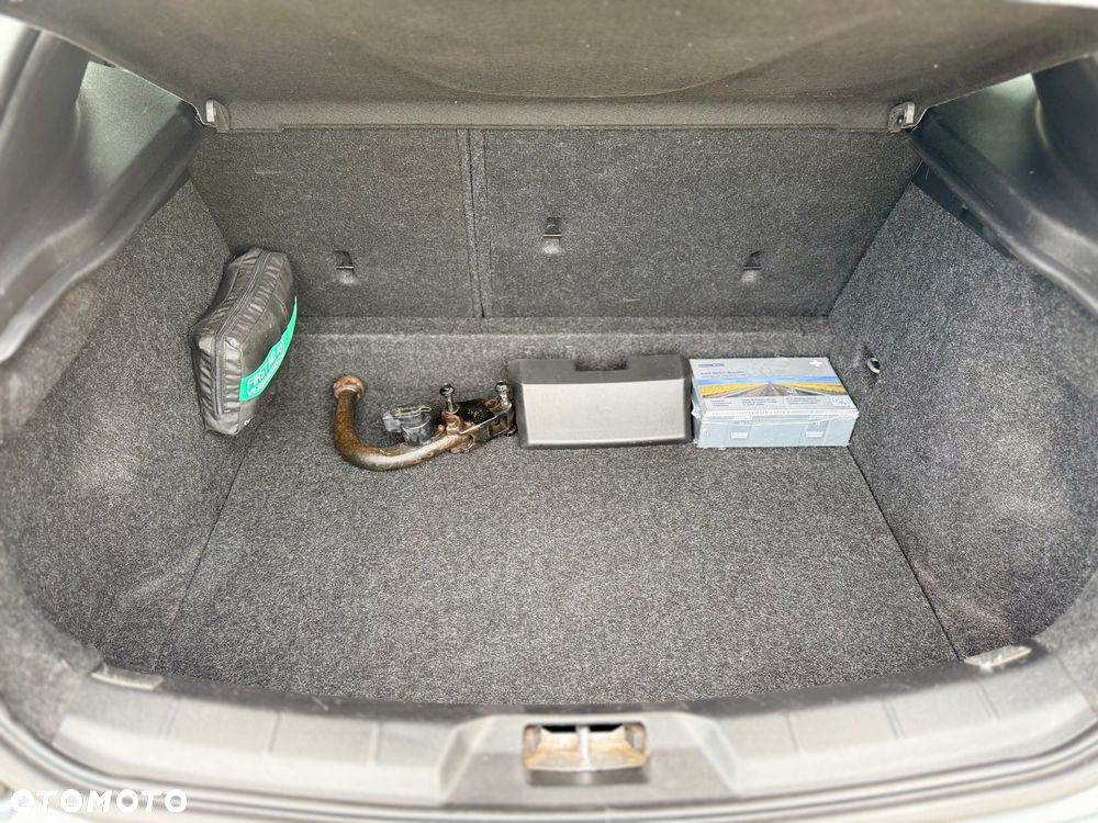 Volvo V40 D4 Geartronic Momentum - 35