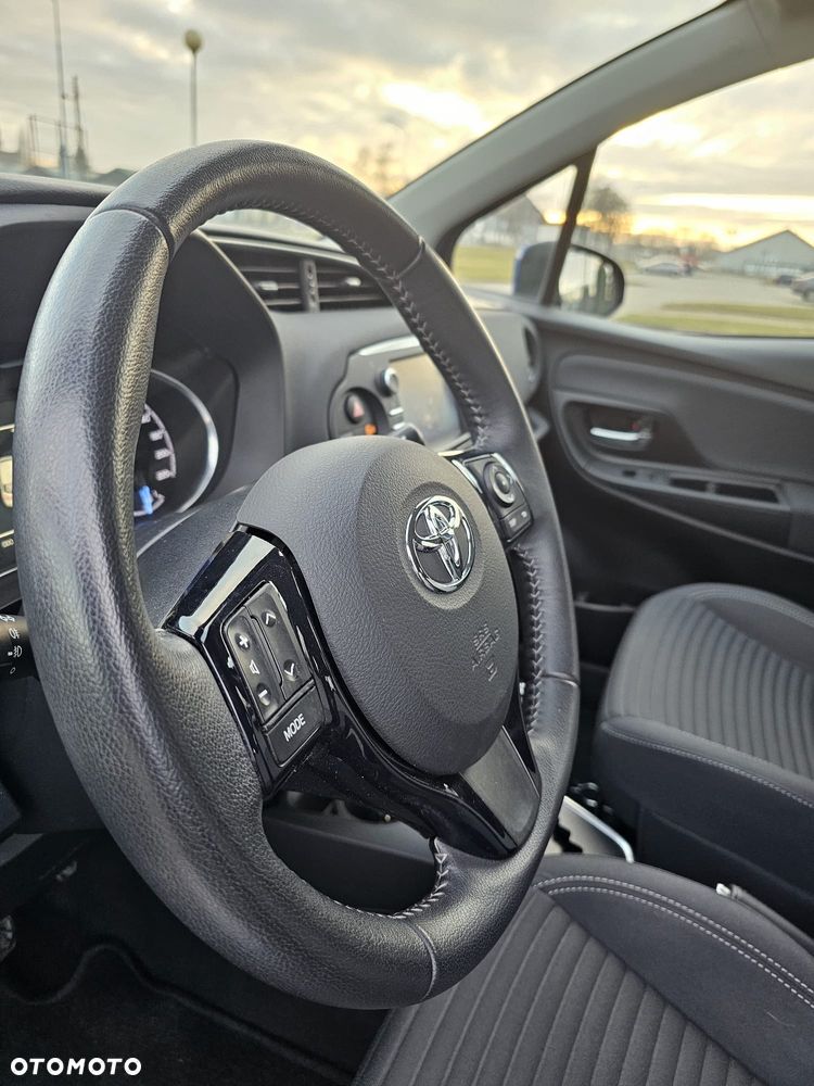 Toyota Yaris Hybrid 100 Premium EU6 - 19