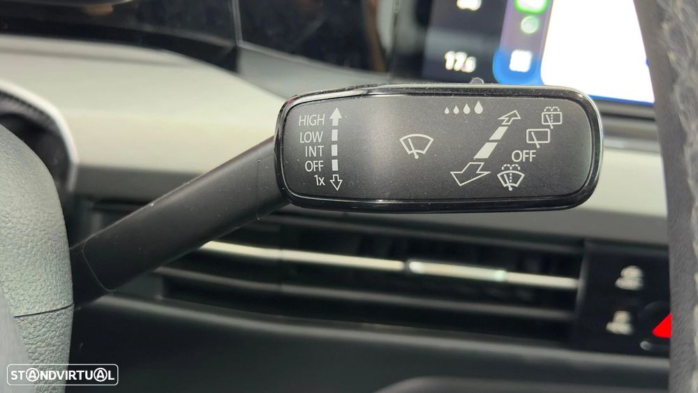 VW Golf 1.0 eTSI Life DSG - 32