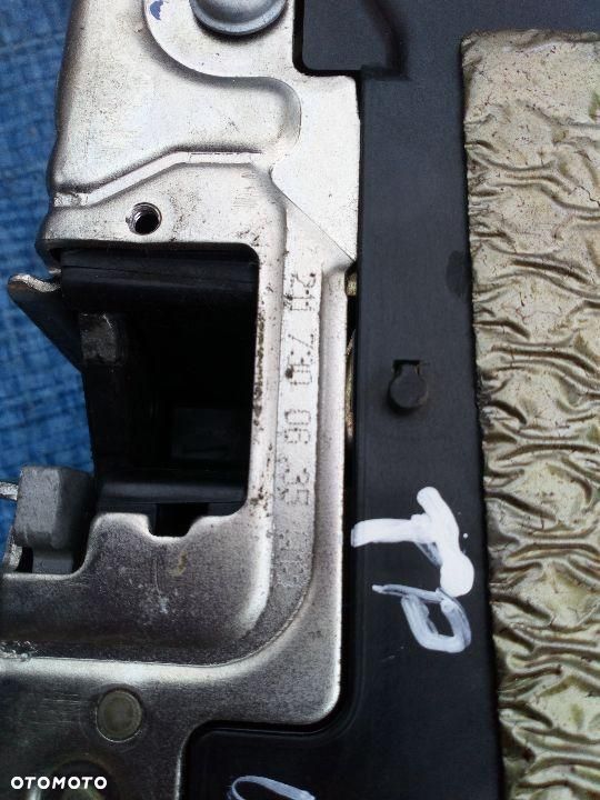 MERCEDES W211 ZAMEK DRZWI Prawy Tył EUROPA - 2