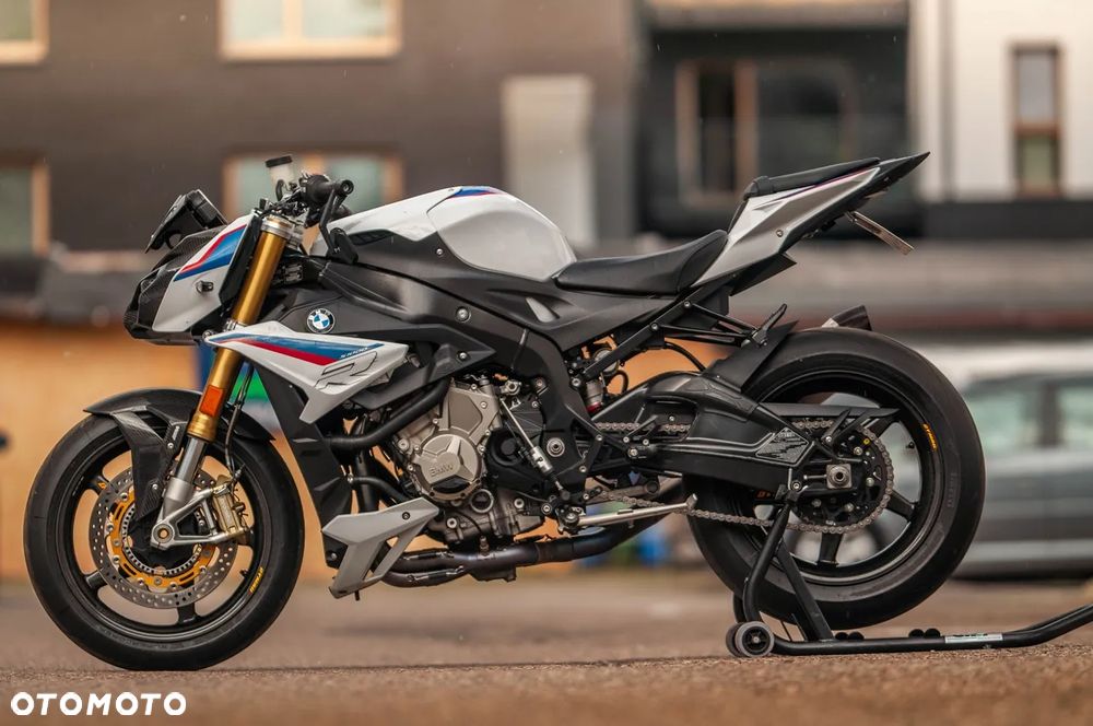 BMW S - 1