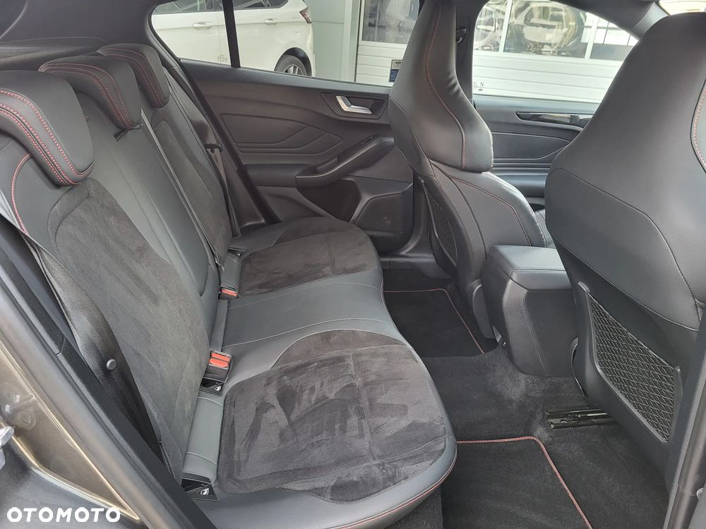Ford Focus 2.3 EcoBoost ST - 14