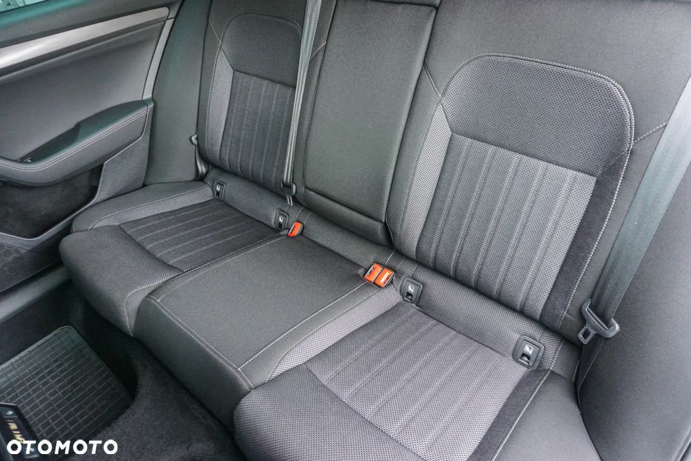 Skoda Superb 2.0 TDI SCR Style DSG - 30