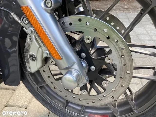 Harley-Davidson CVO Street Glide - 34