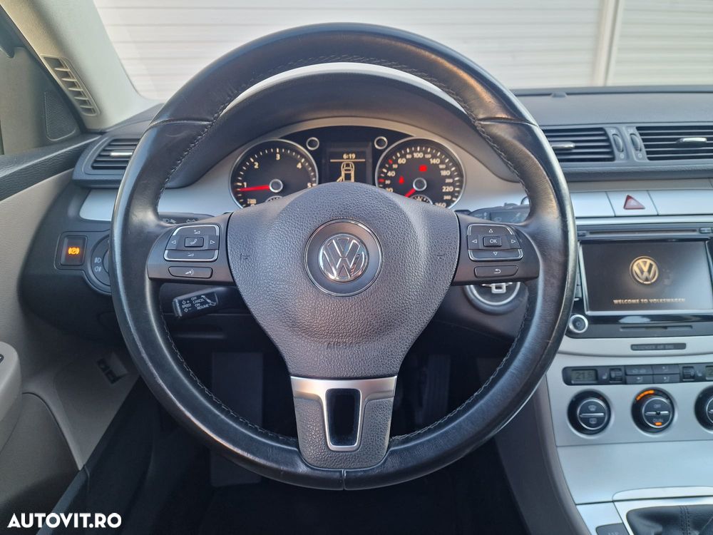 Volkswagen Passat 2.0 TDI DPF Highline - 15