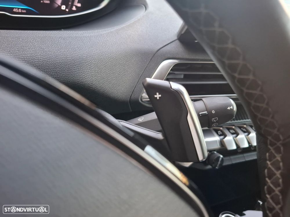 Peugeot 3008 1.2 PureTech Allure Pack EAT8 - 26