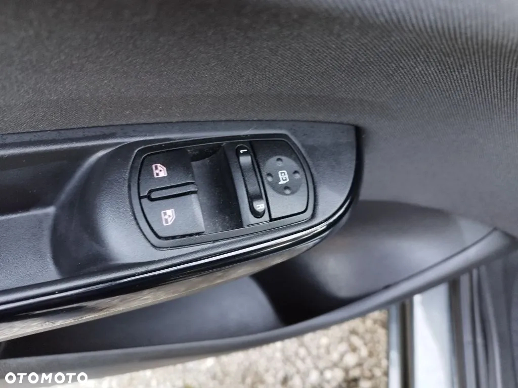 Opel Corsa 1.4 Cosmo - 23