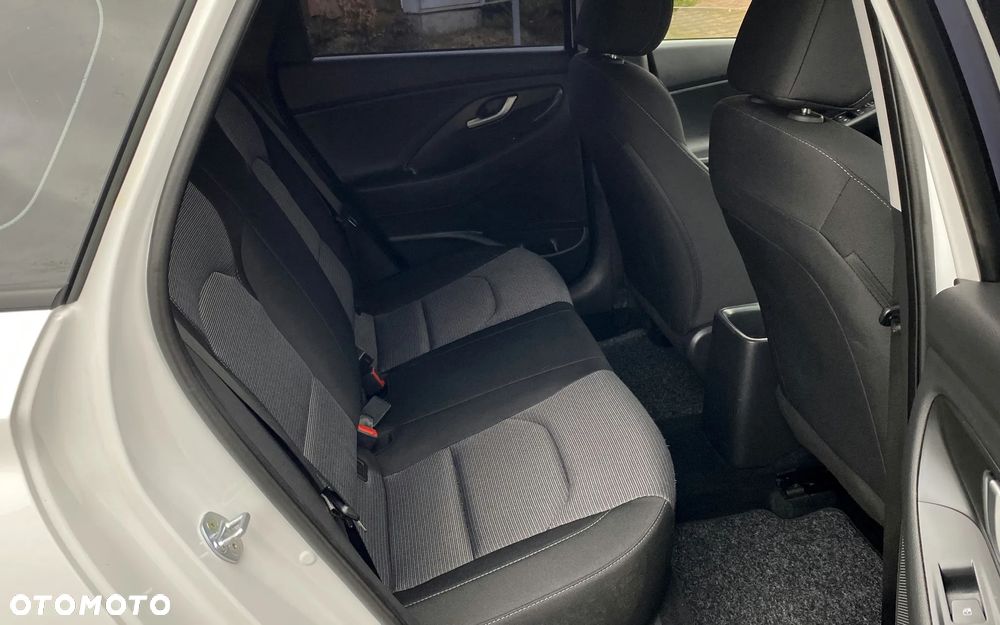 Hyundai i30 1.4 Passion - 21