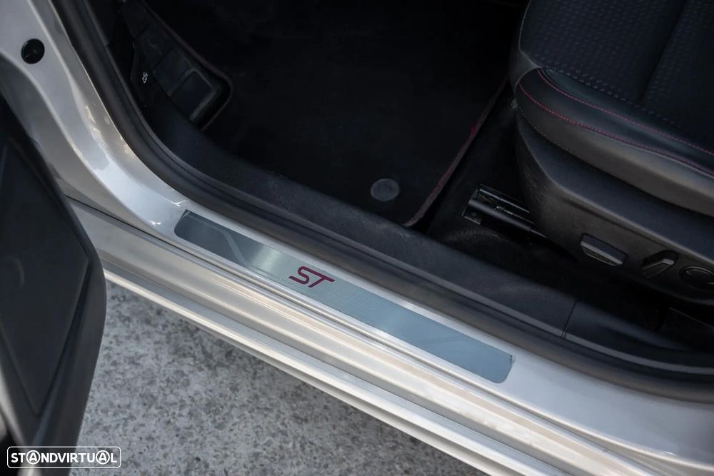 Ford Focus SW 1.5 TDCi EcoBlue ST-Line X Aut. — fotografia 19