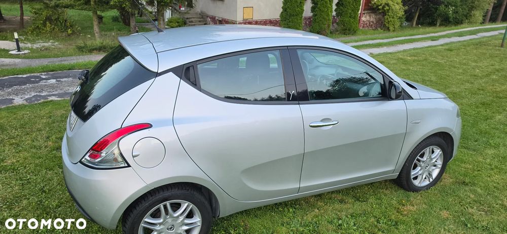 Lancia Ypsilon 1.2 8V Silver - 8