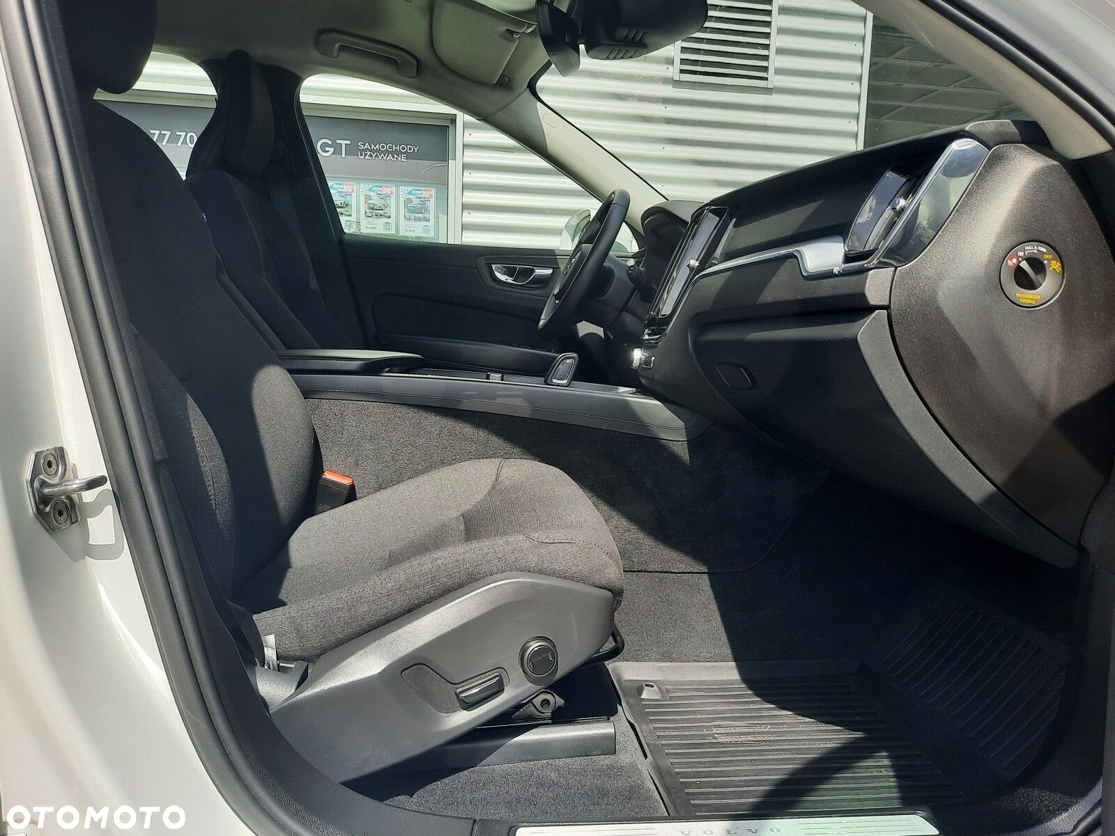 Volvo XC 60 B4 B Momentum - 17
