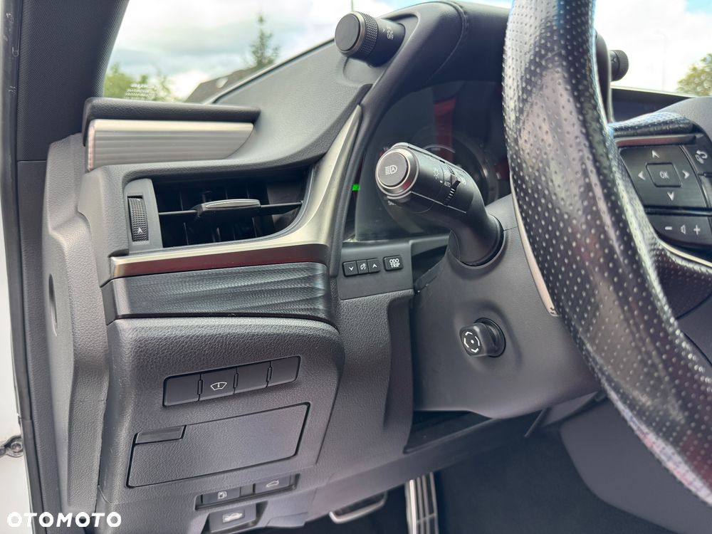 Lexus ES 300h F Sport - 17