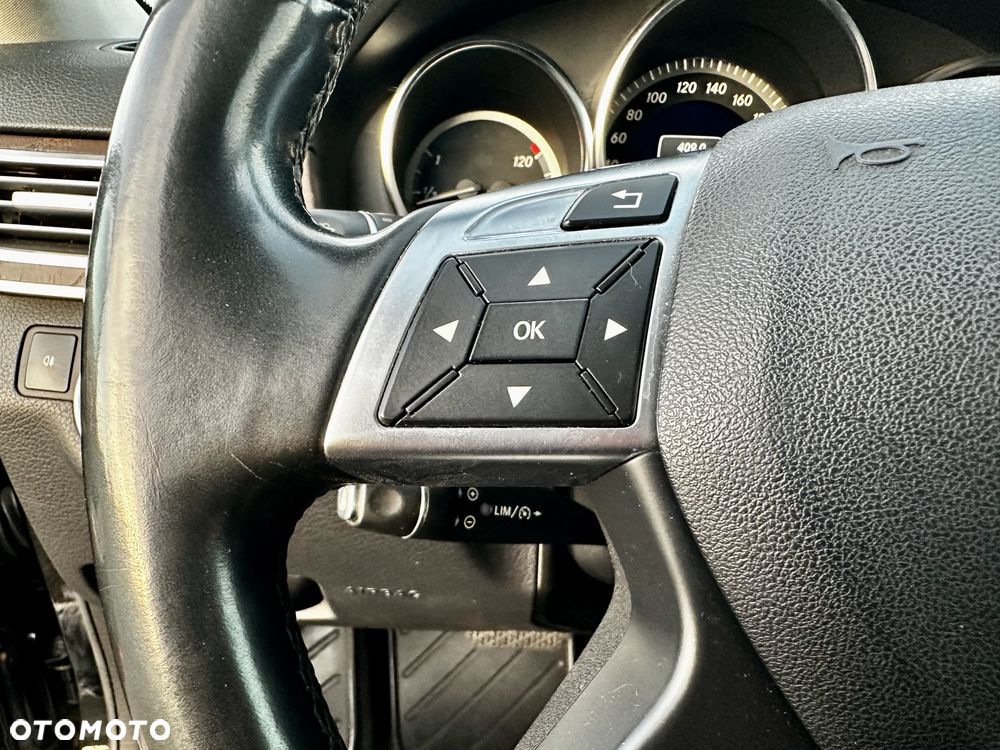 Mercedes-Benz Klasa E - 27