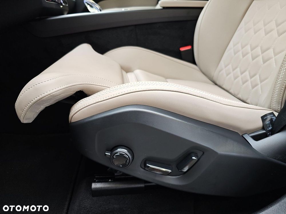 Volvo XC 60 B5 B AWD Plus Dark - 11