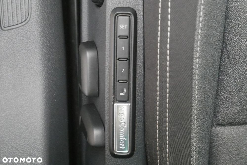 Volkswagen Passat Variant 2.0 TDI SCR Business DSG - 34