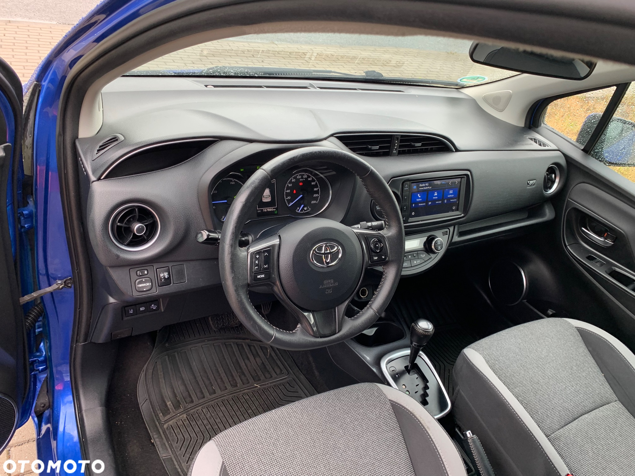 Toyota Yaris Hybrid 100 Premium - 7
