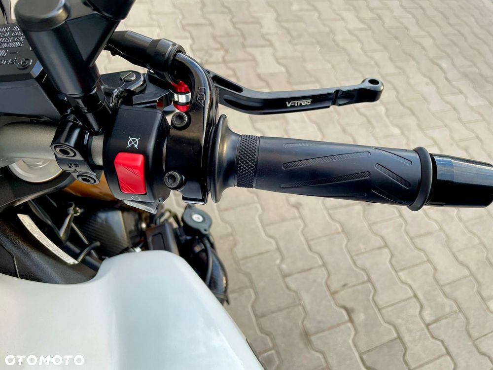 Yamaha FZ8 - 17