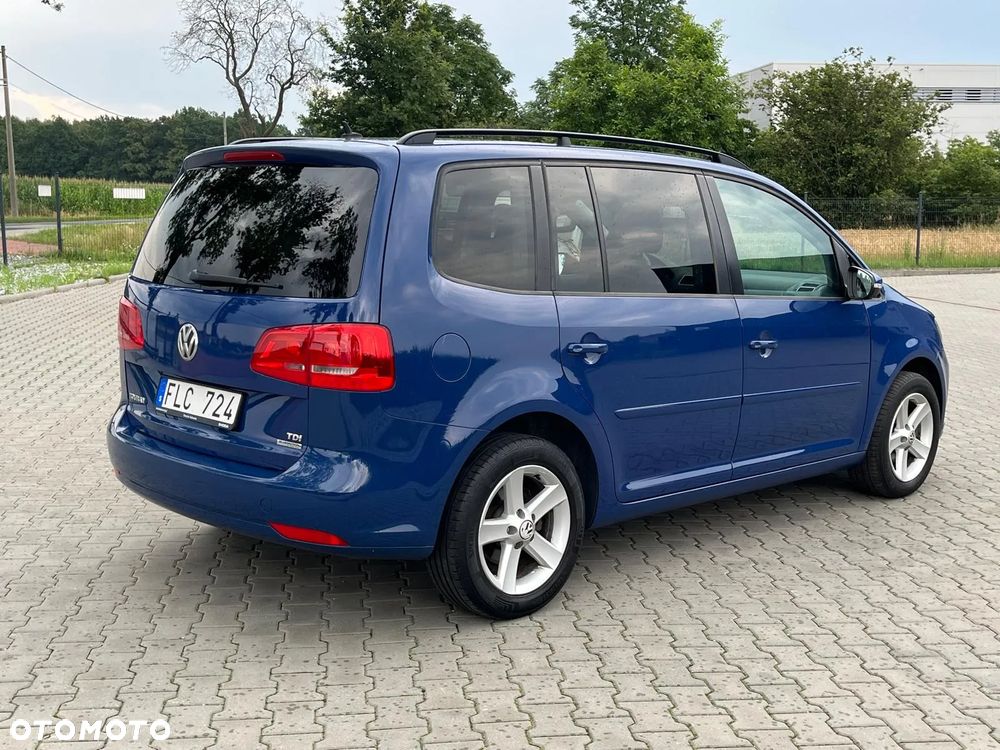 Volkswagen Touran - 11