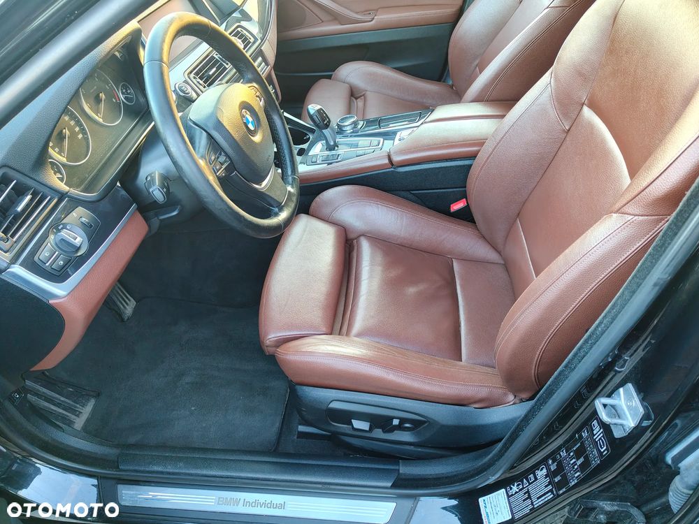 BMW Seria 5 525d xDrive Sport-Aut - 13