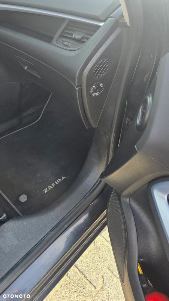 Opel Zafira - 11