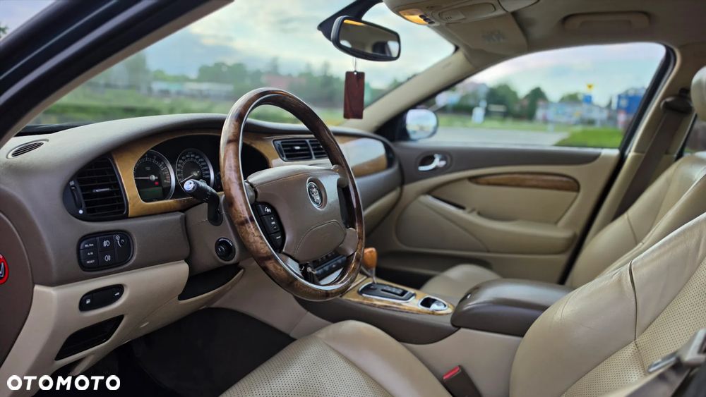 Jaguar S-Type 4.2 V8 Executive - 26