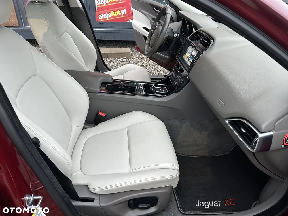 Jaguar XE 20t Prestige - 7