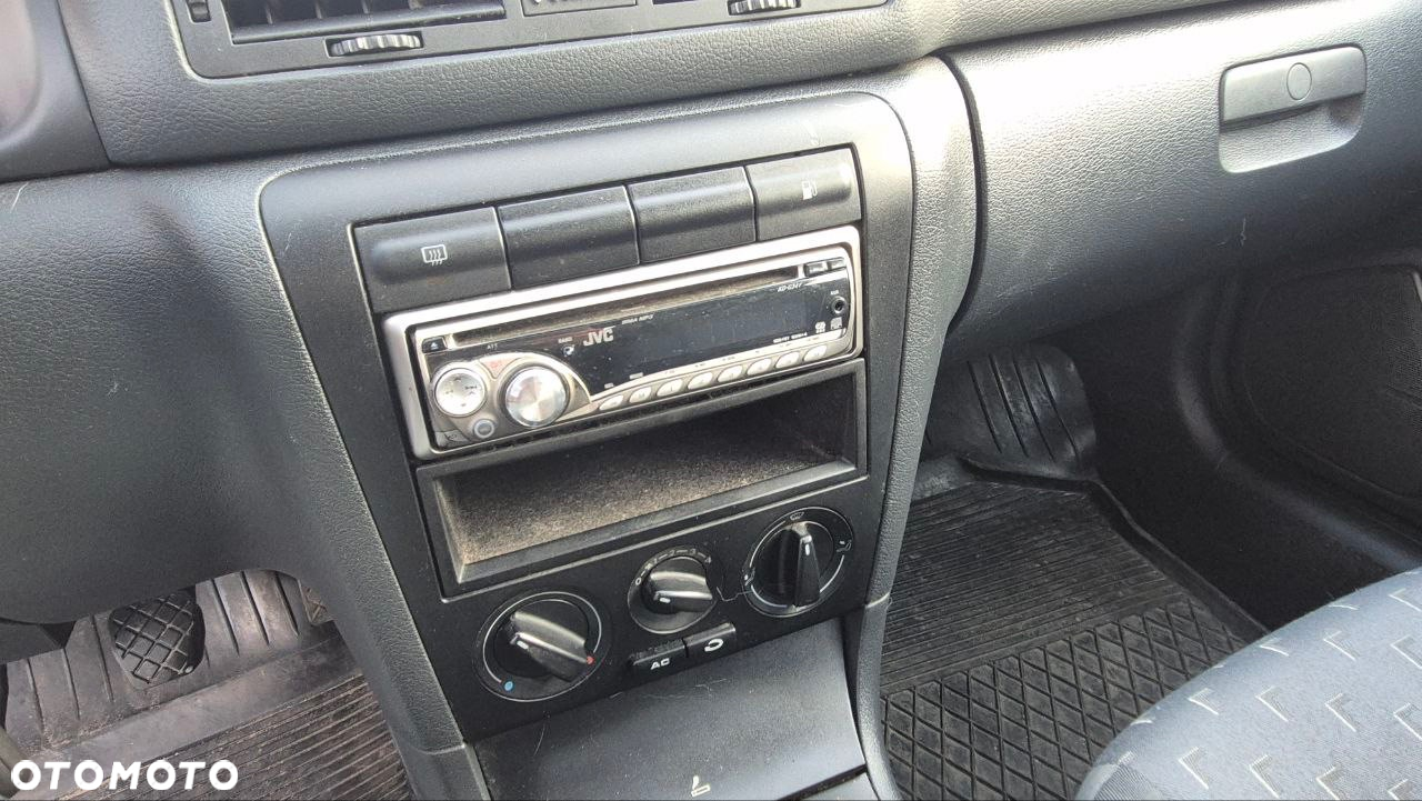 Skoda Octavia 1.6 Tour - 9