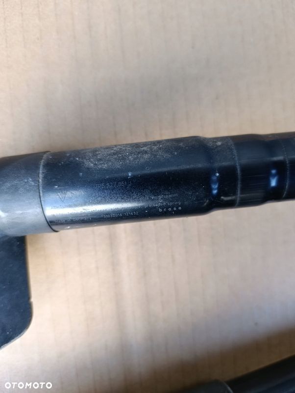 PORSCHE CAYENNE II 2 7P SIŁOWNIK KLAPY BAGAŻNIKA PRAWY 7P5827851J - 2