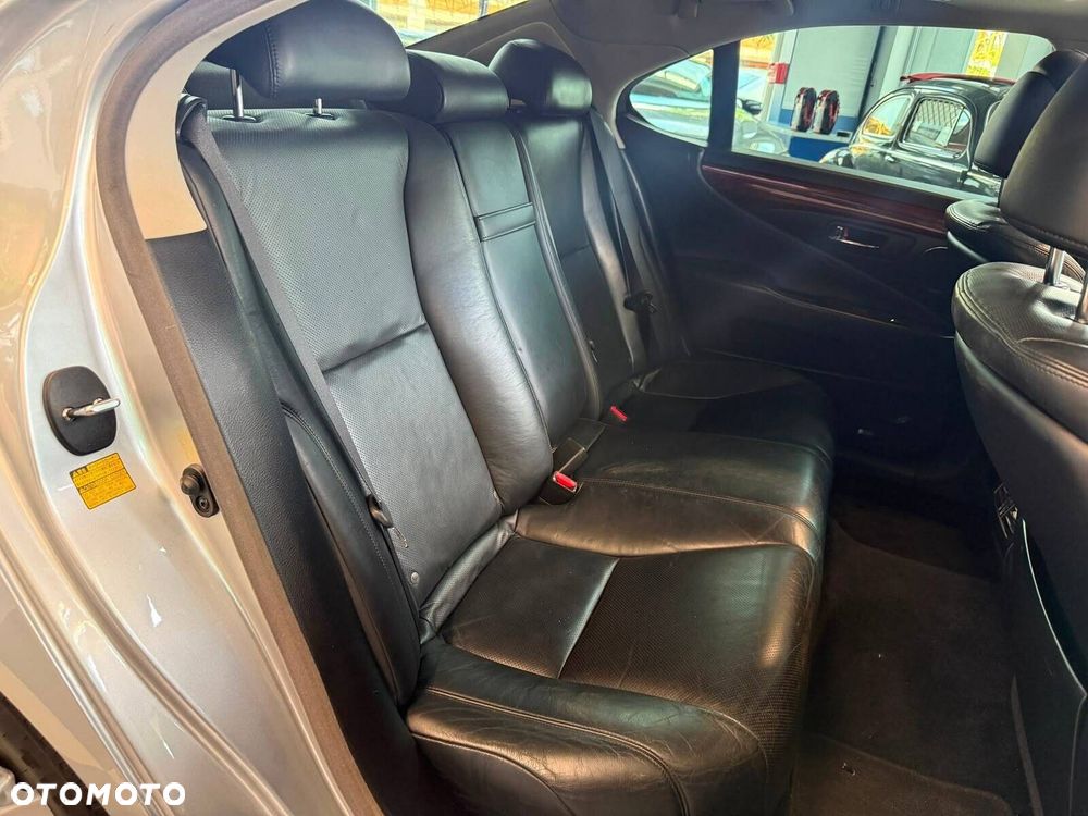 Lexus LS - 13