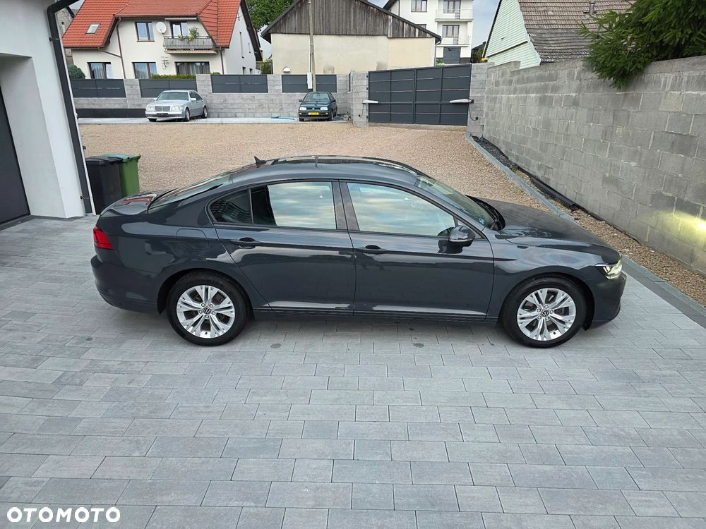 Volkswagen Passat - 9