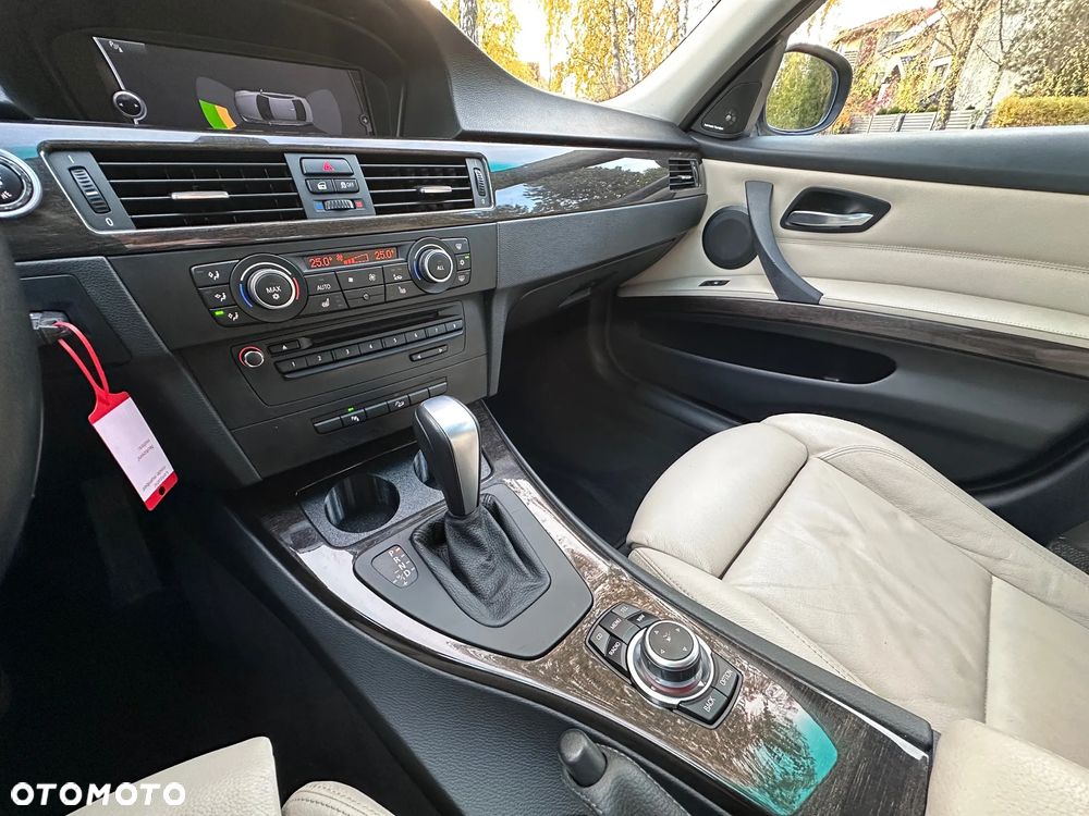 BMW Seria 3 330d xDrive DPF Edition Exclusive - 25