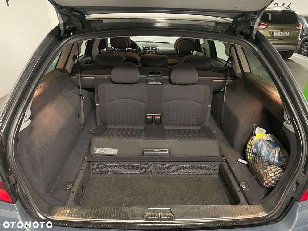 Mercedes-Benz Klasa E 280 CDI T Classic - 30