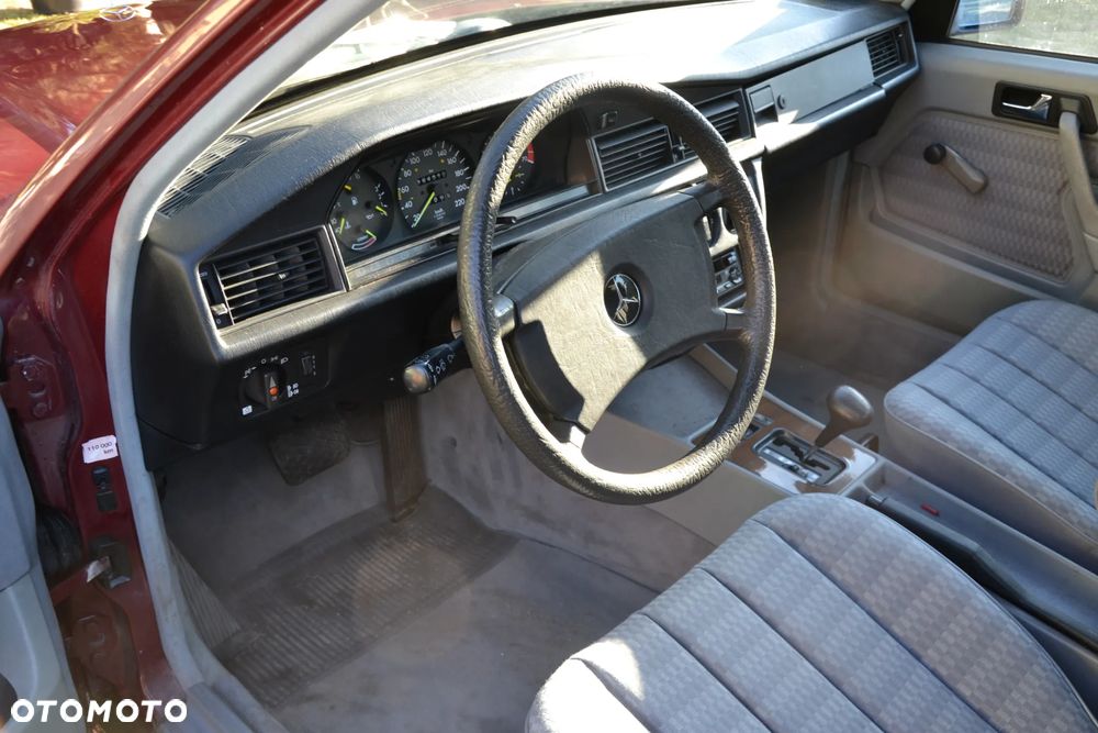 Mercedes-Benz W201 (190) - 8