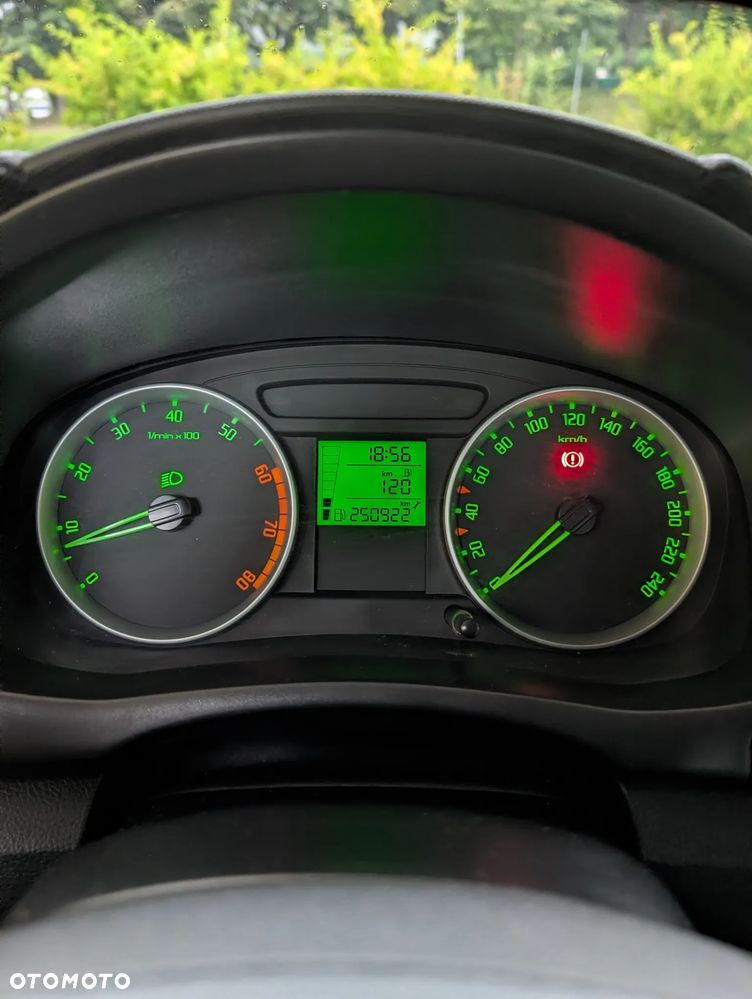 Skoda Roomster 1.6 16V - 12