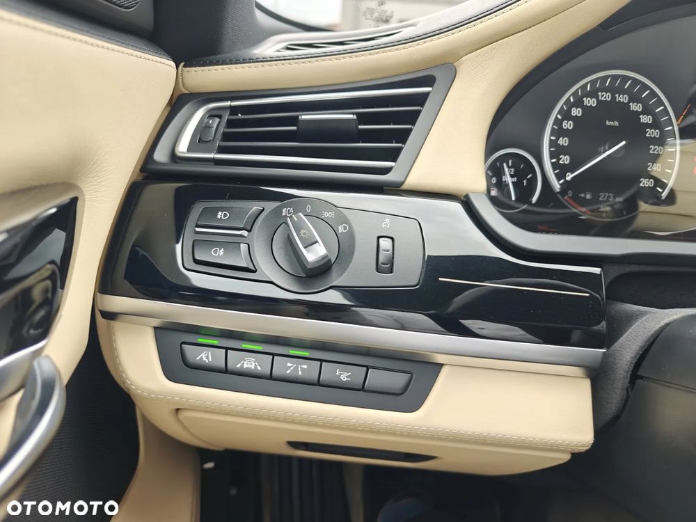 BMW Seria 7 740d xDrive - 31
