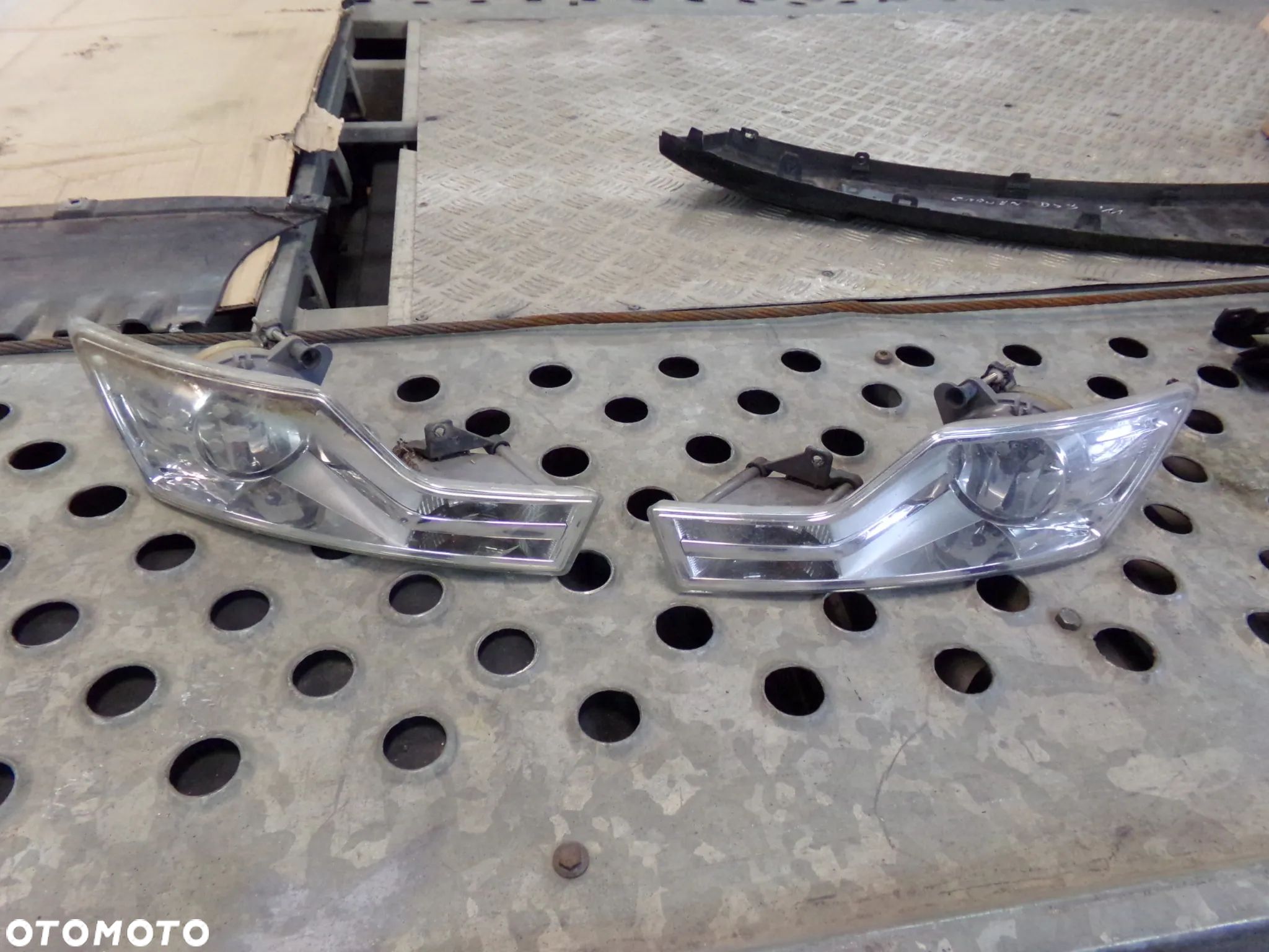 Lampa przeciwmgielna Halogen prawy HELLA 271562 Citroen C5 III - 1