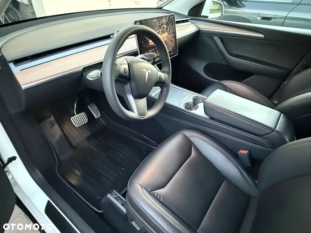 Tesla Y Long Range RWD - 1