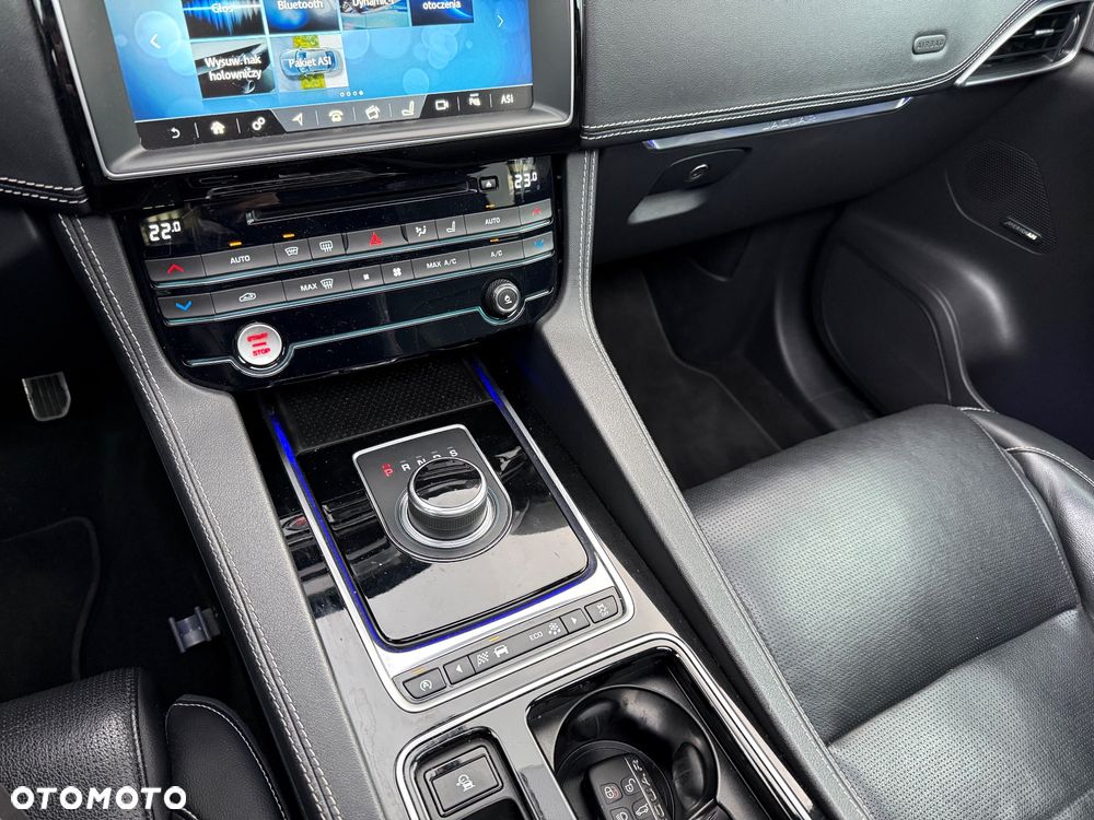 Jaguar F-Pace 30d AWD R-Sport - 35