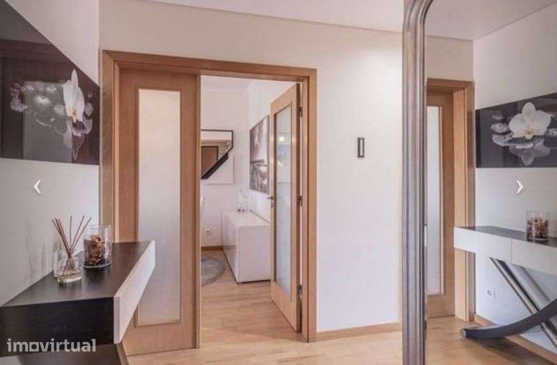 Apartamento T2 Totalmente Mobilado com garagem - Grande imagem: 3/12