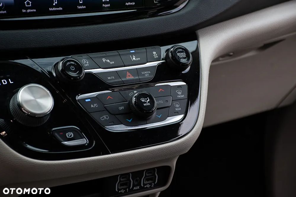 Chrysler Pacifica - 26