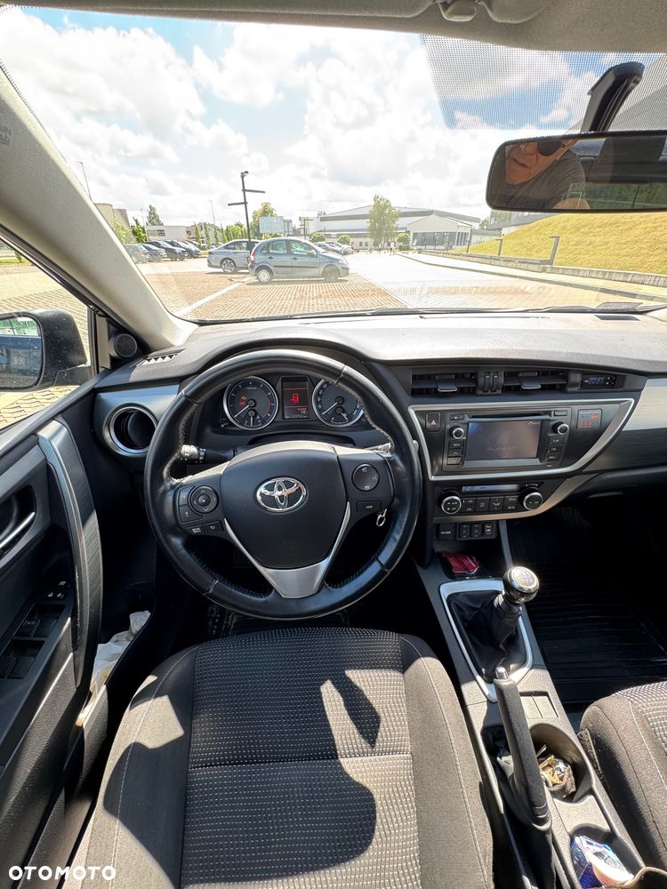 Toyota Auris 1.6 Premium + - 7