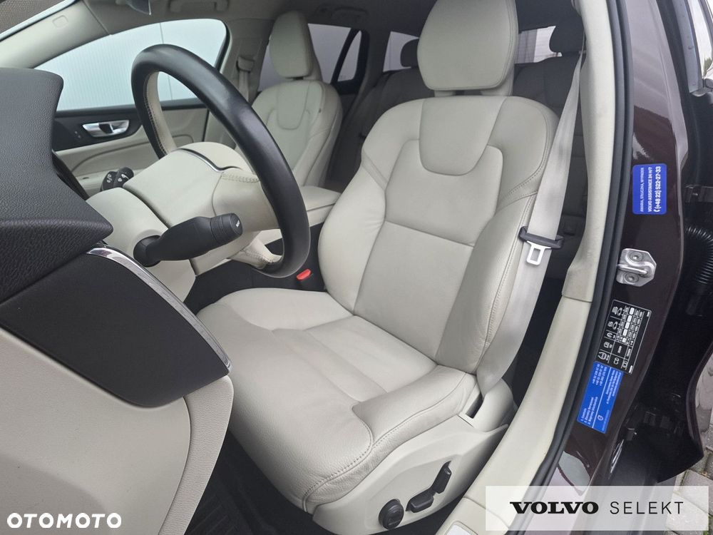 Volvo V60 Cross Country - 13