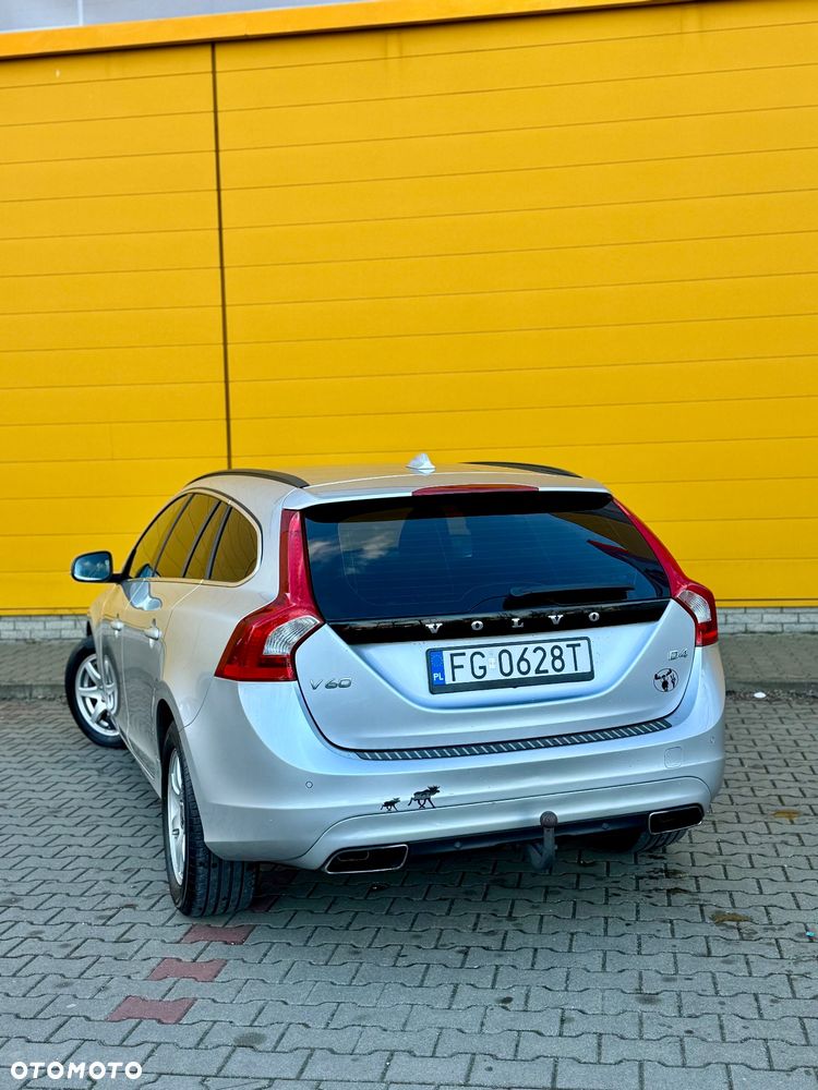 Volvo V60 D4 Geartronic Momentum - 9