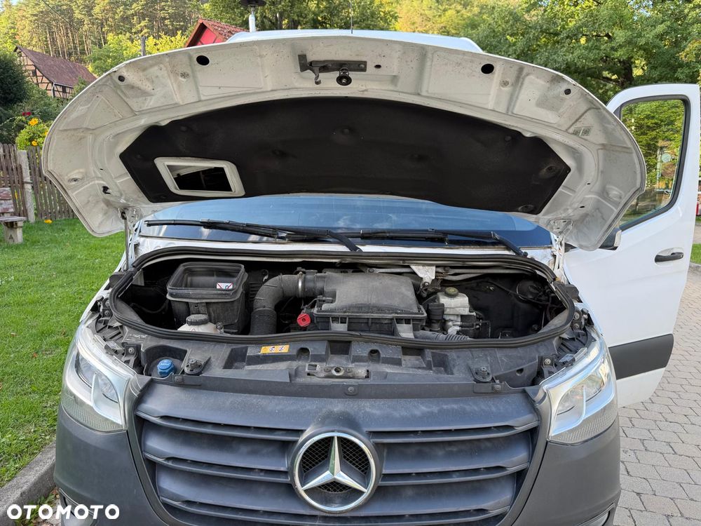 Mercedes-Benz Sprinter - 24