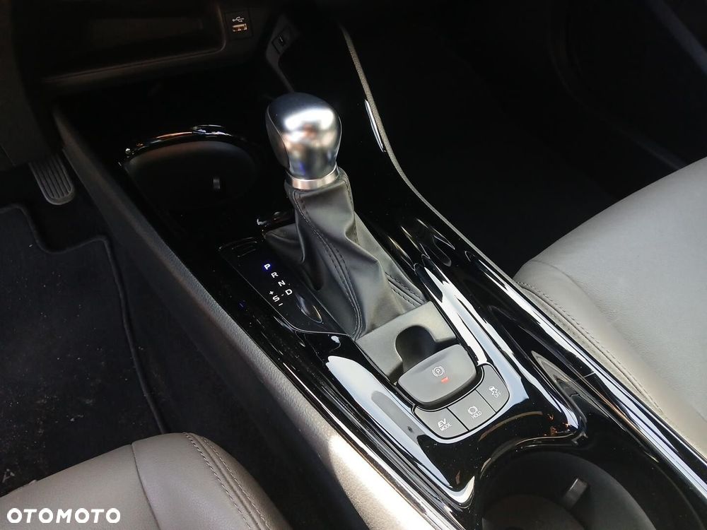 Toyota C-HR 2.0 Hybrid Executive - 34