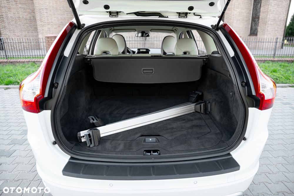 Volvo XC 60 D5 AWD Geartronic Momentum - 22